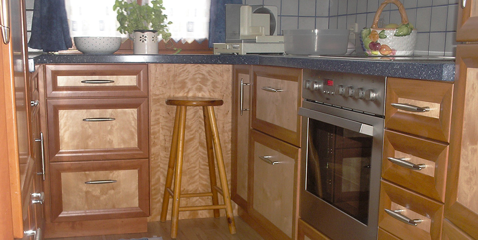 Küche aus Birnen und Birkenholz - Unterschränke