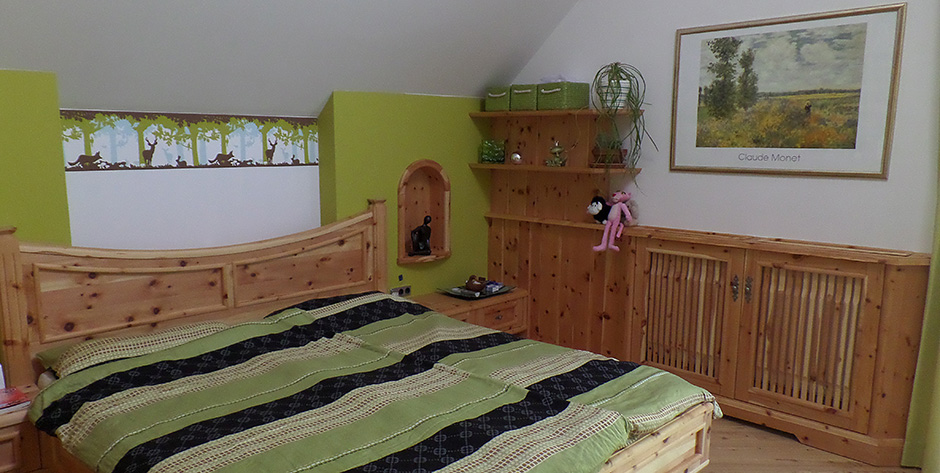 Schlafzimmer in Zirbenholz - Heizkörperverbau