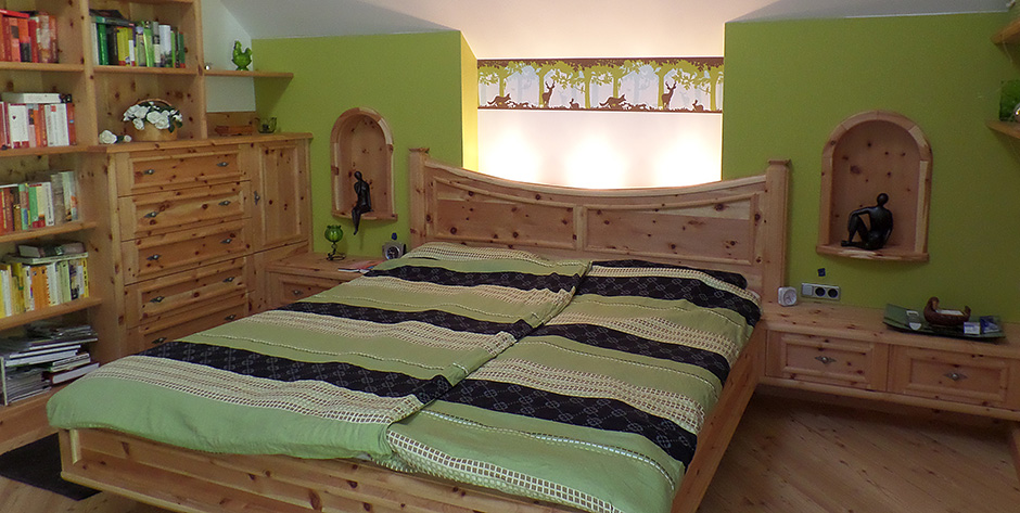 Schlafzimmer in Zirbenholz - Überblick